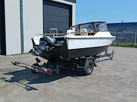 Kajuit boot met buitenboord motor en trailer - afbeelding 23 van  55