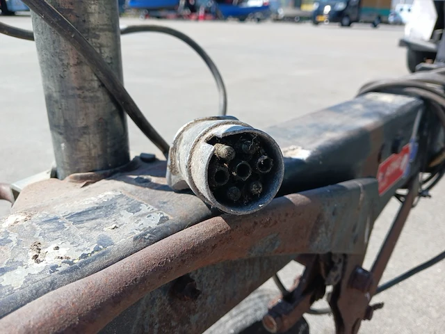 Kajuit boot met buitenboord motor en trailer - afbeelding 35 van  55