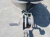 Kajuit boot met buitenboord motor en trailer - afbeelding 37 van  55