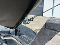 Kajuit boot met buitenboord motor en trailer - afbeelding 38 van  55