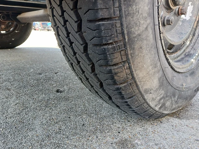 Kajuit boot met buitenboord motor en trailer - afbeelding 43 van  55