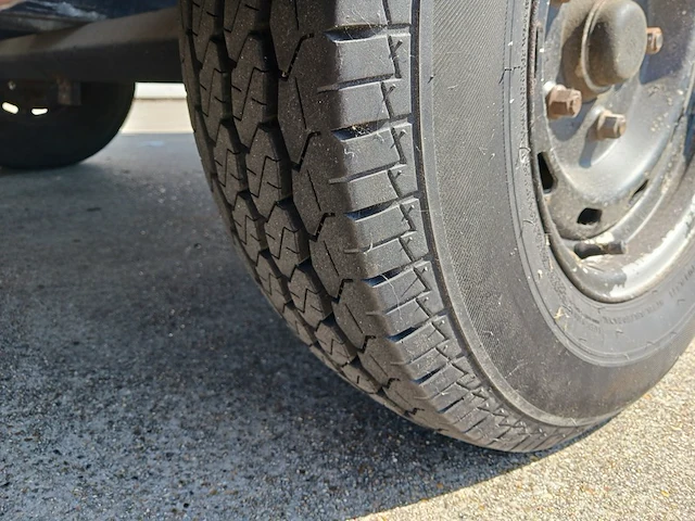 Kajuit boot met buitenboord motor en trailer - afbeelding 49 van  55