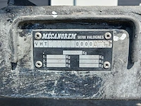 Kajuit boot met buitenboord motor en trailer - afbeelding 50 van  55