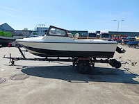 Kajuit boot met buitenboord motor en trailer - afbeelding 52 van  55