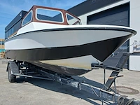 Kajuit boot met buitenboord motor en trailer - afbeelding 55 van  55