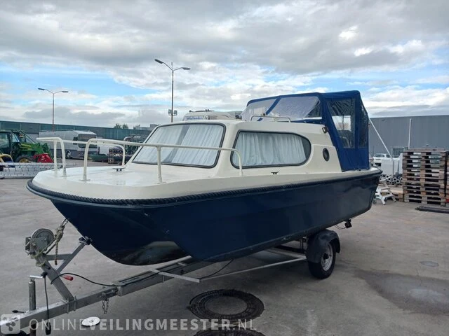 Kajuitboot met buitenboordmotor en trailer birchwood 18 - afbeelding 49 van  50