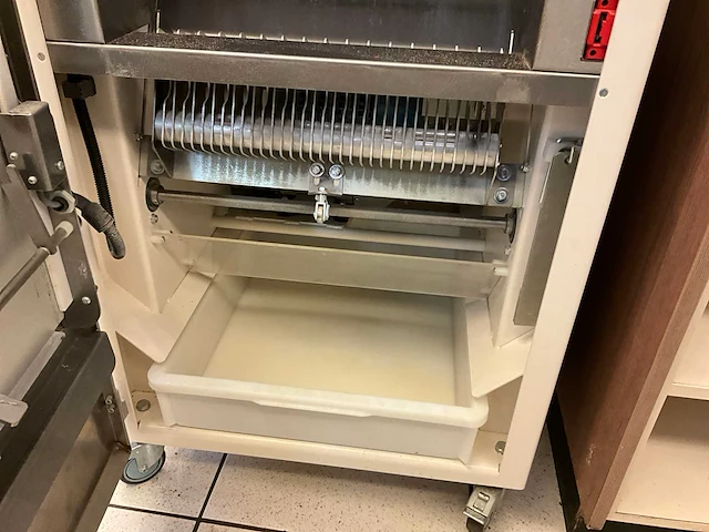Kalmeijer kbe 11mm broodsnijmachine - afbeelding 7 van  8