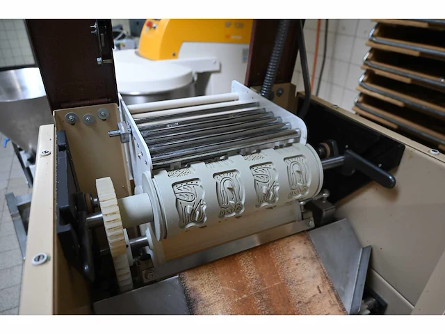 Kalmeijer kgm koekjesmachine inclusief 3 vormwalsen - afbeelding 6 van  10