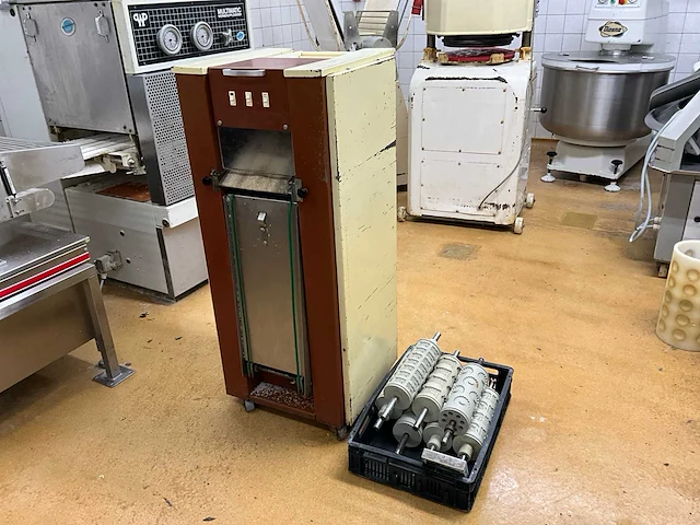 Kalmeijer kgm koekjesvormmachine - afbeelding 6 van  10