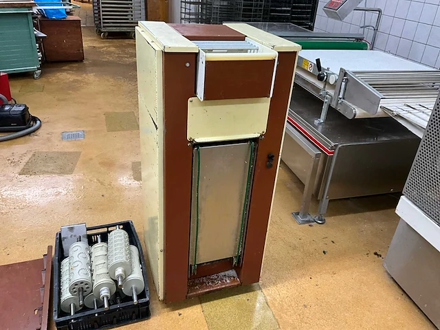 Kalmeijer kgm koekjesvormmachine - afbeelding 9 van  10