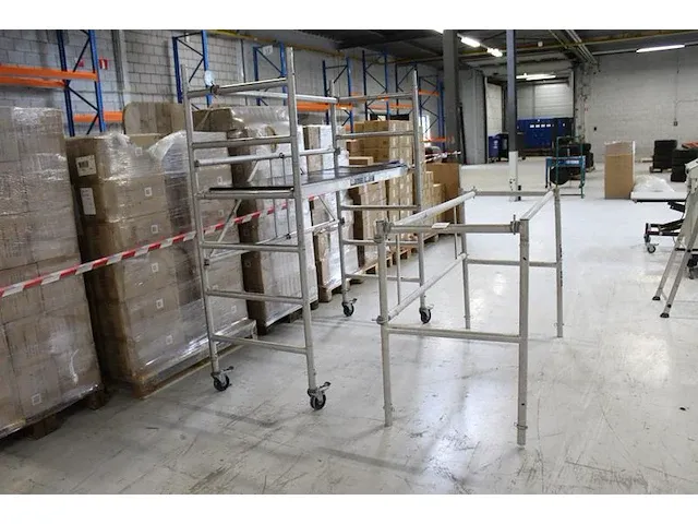 Kamersteiger. vloerplank slecht - afbeelding 3 van  3