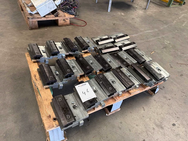 Kantbank gereedschap houder (20x) - afbeelding 1 van  3