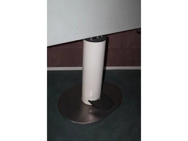 Kantelbare tekentafel zucor zx/6, met pedaal in hoogte verstelbaar. afmeting 170 x 100 cm. - afbeelding 4 van  5