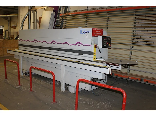 Kantenaanlijnmachine brandt type optimat ko 67 c. bouwjaar 2001 - afbeelding 1 van  5