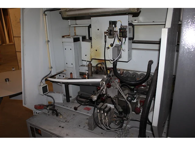 Kantenaanlijnmachine brandt type optimat ko 67 c. bouwjaar 2001 - afbeelding 4 van  5