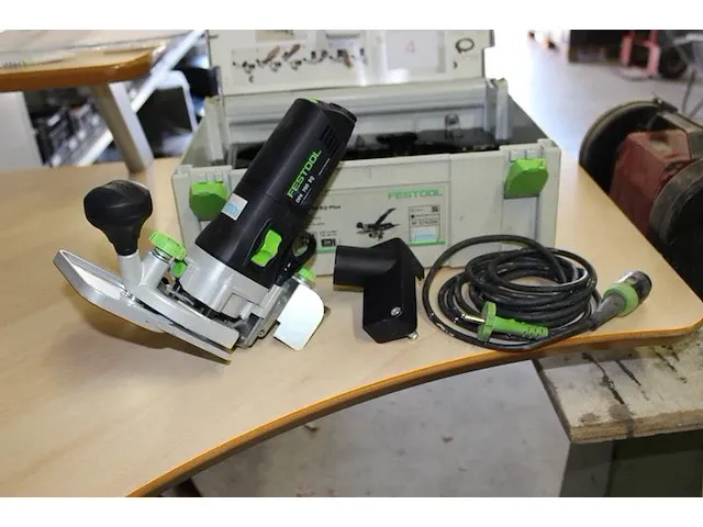 Kantenfrees festool type ofk 700 eq. in kunststoffen stapelbare koffer. - afbeelding 1 van  3