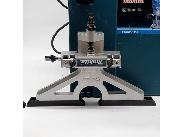 Kantenfrees, makita, rt0700c, 2018 - afbeelding 10 van  10
