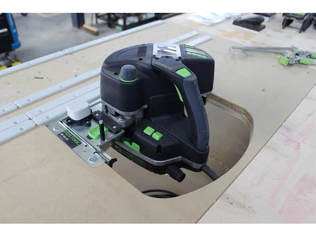 Kantenverlijmer festool conturo ka 65 gemonteerd in werktafel 95 x 215 x 95 cm. met bewerkingsset kb-ka 65 ... - afbeelding 3 van  6