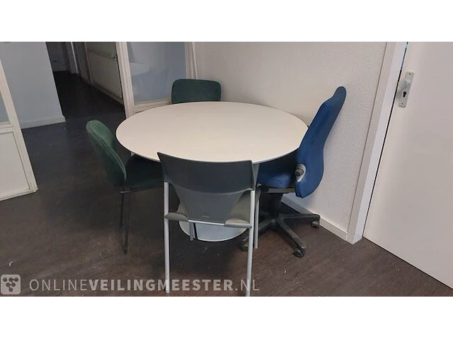Kantine tafel met 4x diverse stoel - afbeelding 9 van  16