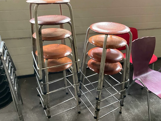 Kantinestoelen en krukken (25x) - afbeelding 3 van  5