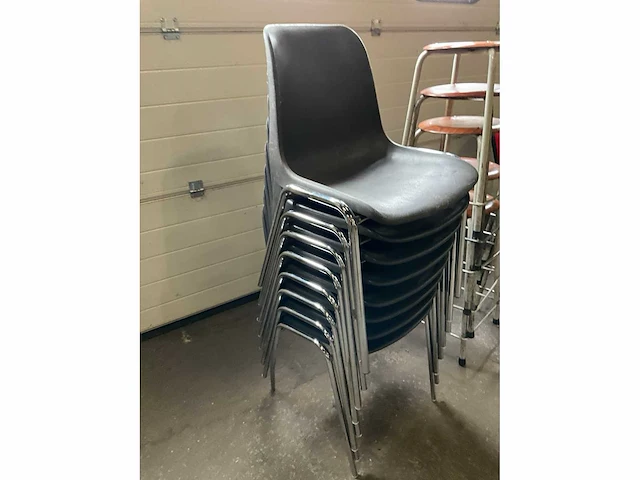 Kantinestoelen en krukken (25x) - afbeelding 4 van  5
