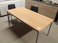 Kantinetafel 80 x 160 x 72 cm met zes stapelbare kunststof stoelen met metalen onderstel. - afbeelding 2 van  4