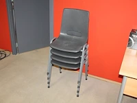 Kantinetafel 80 x 160 x 72 cm met zes stapelbare kunststof stoelen met metalen onderstel. - afbeelding 3 van  4