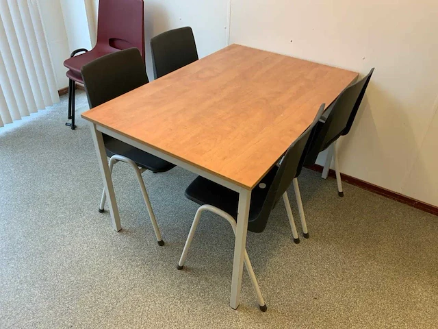 Kantinetafel met 6 stoelen - afbeelding 1 van  4