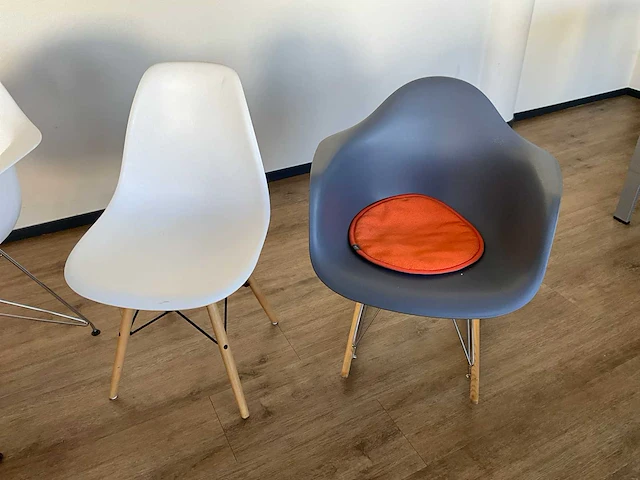 Kantinetafel met stoelen (5x) - afbeelding 3 van  13