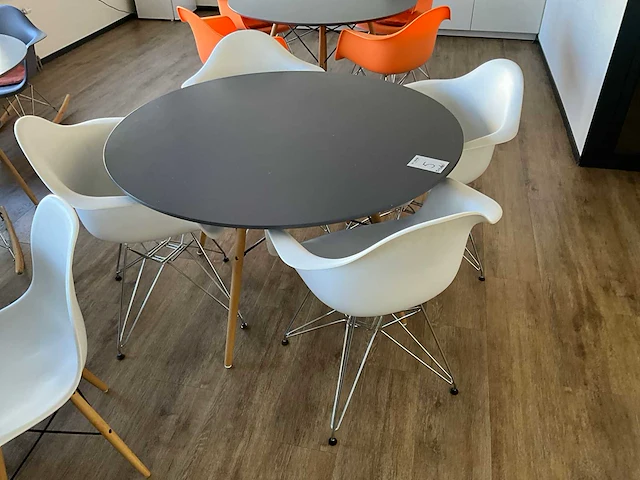 Kantinetafel met stoelen (5x) - afbeelding 7 van  13
