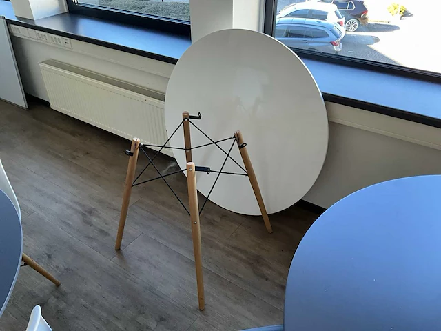 Kantinetafel met stoelen (5x) - afbeelding 10 van  13