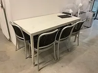 Kantinetafel met stoelen
