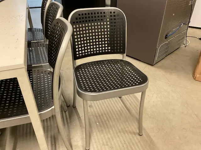 Kantinetafel met stoelen - afbeelding 2 van  2