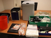 Kantoorartikelen o.a. pennen, archiveerbak, sleutelhangers, paperclips & covid-zelftesters - afbeelding 1 van  18