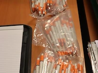 Kantoorartikelen o.a. pennen, archiveerbak, sleutelhangers, paperclips & covid-zelftesters - afbeelding 14 van  18