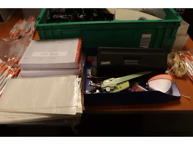 Kantoorartikelen o.a. pennen, archiveerbak, sleutelhangers, paperclips & covid-zelftesters - afbeelding 15 van  18