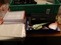 Kantoorartikelen o.a. pennen, archiveerbak, sleutelhangers, paperclips & covid-zelftesters - afbeelding 15 van  18