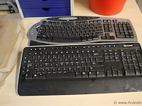 Kantoorbenodigdheden o.a. diverse ordners, archiefkastje, toetsenborden & muis - afbeelding 2 van  5