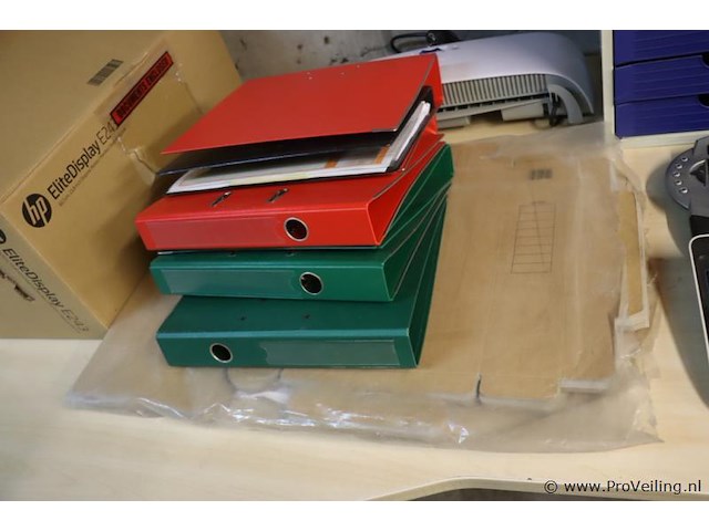 Kantoorbenodigdheden o.a. diverse ordners, archiefkastje, toetsenborden & muis - afbeelding 4 van  5
