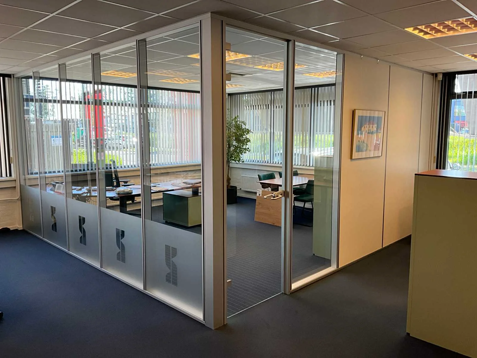 Kantoorinrichting en it apparatuur wegens verhuizing