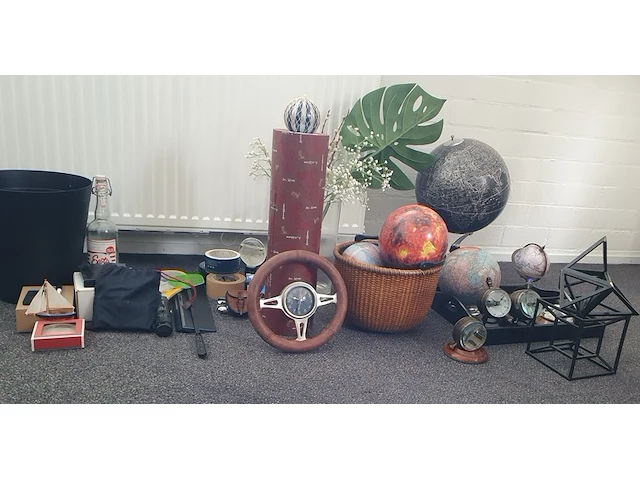 Kantoorinventaris & decoratieve items authentic models - afbeelding 2 van  15