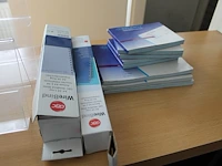 Kantoormaterialen waaronder brievenbakjes, schrijfgerei, plakband, verlengkabel enz. - afbeelding 3 van  3