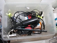 Kantoormaterialen waaronder schrijfgerei, brievenbakjes, plakbandapparaat, enveloppen, tapes, tabbladen, sn... - afbeelding 2 van  3