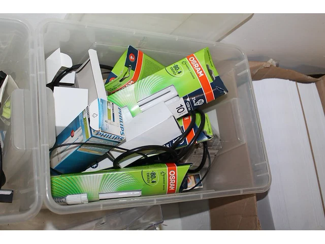 Kantoormaterialen waaronder schrijfgerei, brievenbakjes, plakbandapparaat, enveloppen, tapes, tabbladen, sn... - afbeelding 3 van  3