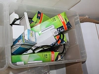 Kantoormaterialen waaronder schrijfgerei, brievenbakjes, plakbandapparaat, enveloppen, tapes, tabbladen, sn... - afbeelding 3 van  3