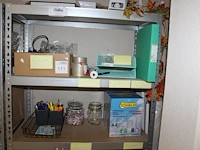 Kantoormaterialen waaronder whiteboardmarker, post-its, tapedispencer, plakband, pennen, brievenbakjes, pri... - afbeelding 1 van  5