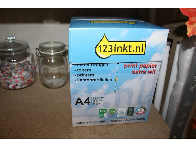 Kantoormaterialen waaronder whiteboardmarker, post-its, tapedispencer, plakband, pennen, brievenbakjes, pri... - afbeelding 5 van  5