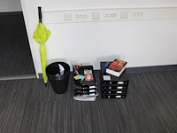Kantoormaterialen w.o. brievenbakjes, prullenbakken en schrijfgerei - afbeelding 1 van  3