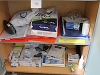 Kantoormaterialen w.o. printpapier, perforatoren, schrijfgerei, etc. - afbeelding 2 van  2