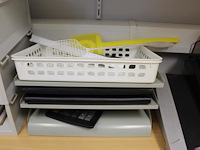 Kantoormaterialen w,o, telmachine, brievenbakjes, plakbandautomaat etc. - afbeelding 3 van  4